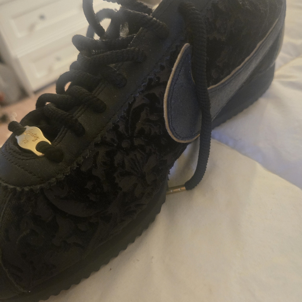 Nike Classic Cortez Black Velvet Embossed Royalty Print Women's Size 10 - Picture 5 of 8